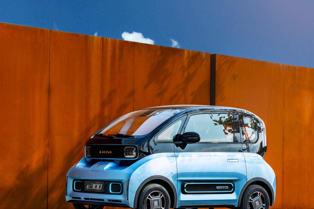 都市青年寻车记欧拉黑猫小蚂蚁新宝骏e300出战