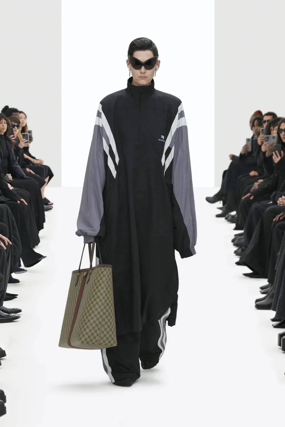 个性|你的肩膀可以有多酷？Balenciaga2022春夏成衣