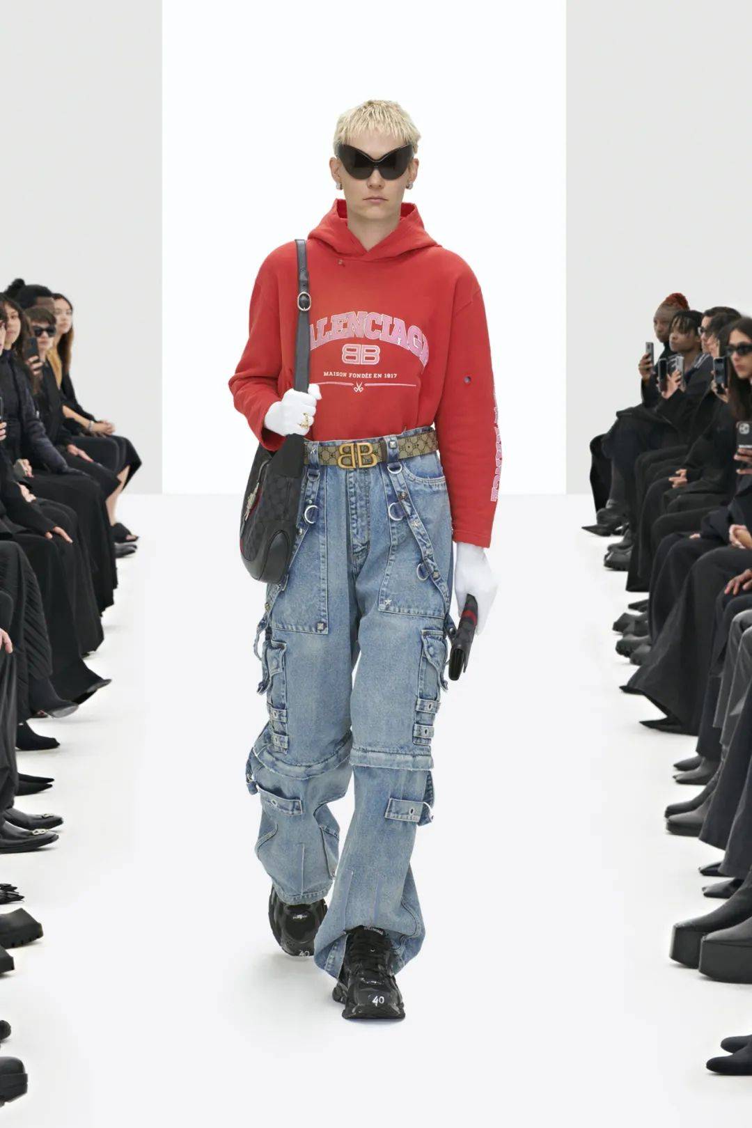 个性|你的肩膀可以有多酷？Balenciaga2022春夏成衣