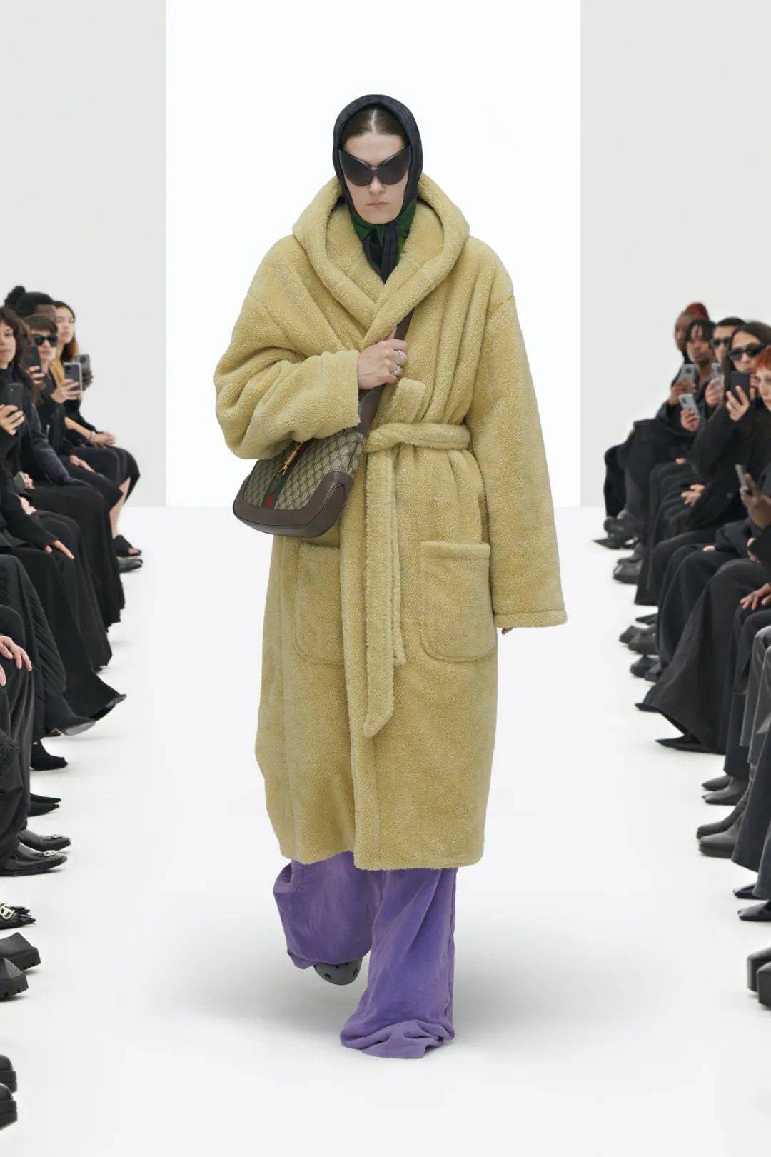 个性|你的肩膀可以有多酷？Balenciaga2022春夏成衣