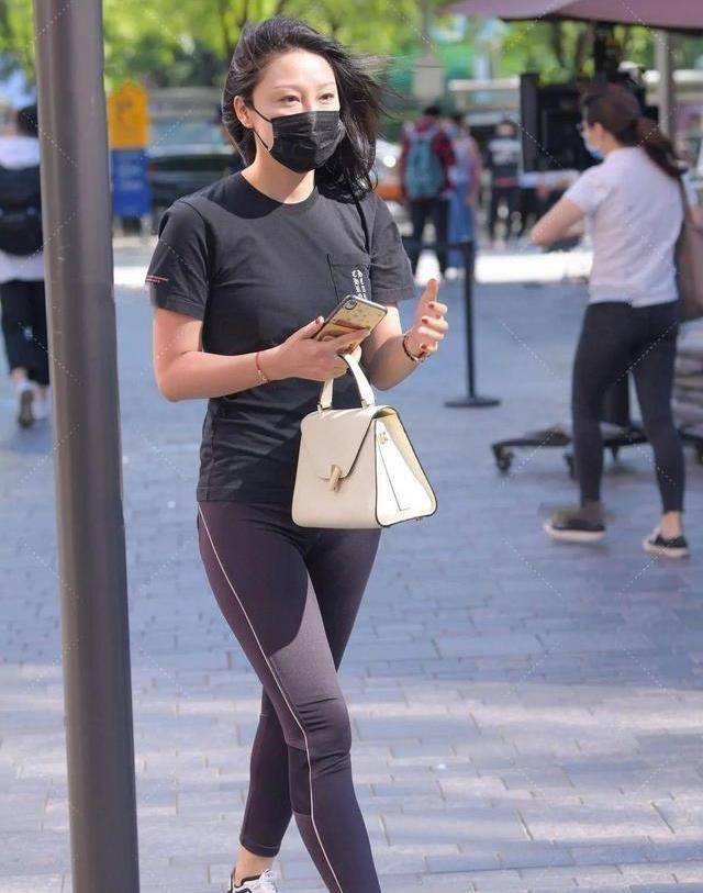 黑色|魅力十足的瑜伽裤穿搭舒适不失自在感，穿出自我个性，自在飘逸
