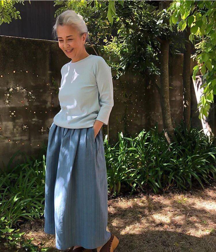 中老年|这才是60岁女人适合的打扮,穿衣打扮舒适又日常,简单大方才最美