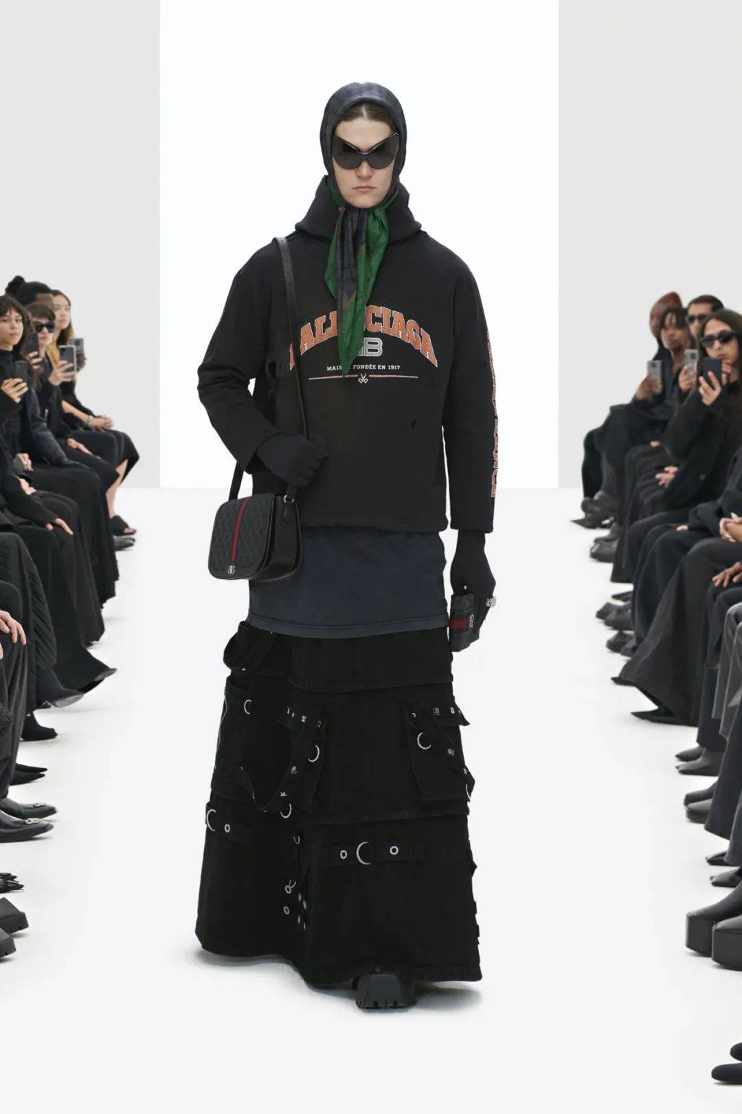 个性|你的肩膀可以有多酷？Balenciaga2022春夏成衣