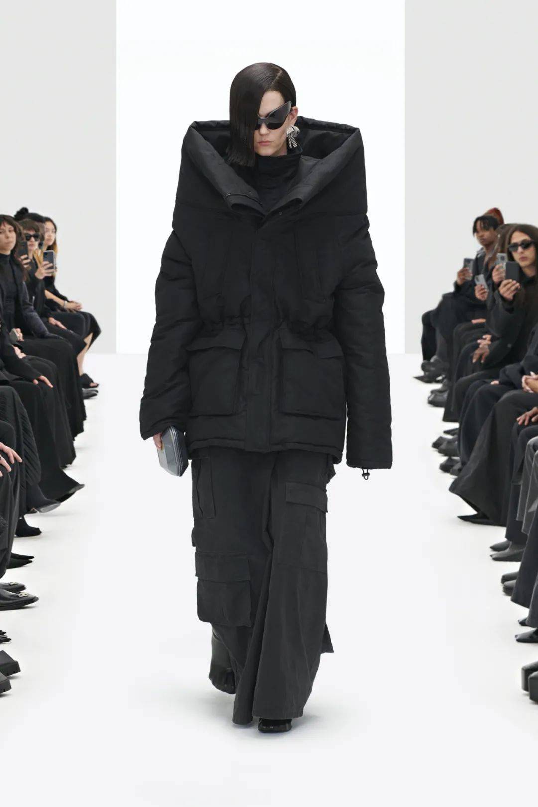 个性|你的肩膀可以有多酷？Balenciaga2022春夏成衣