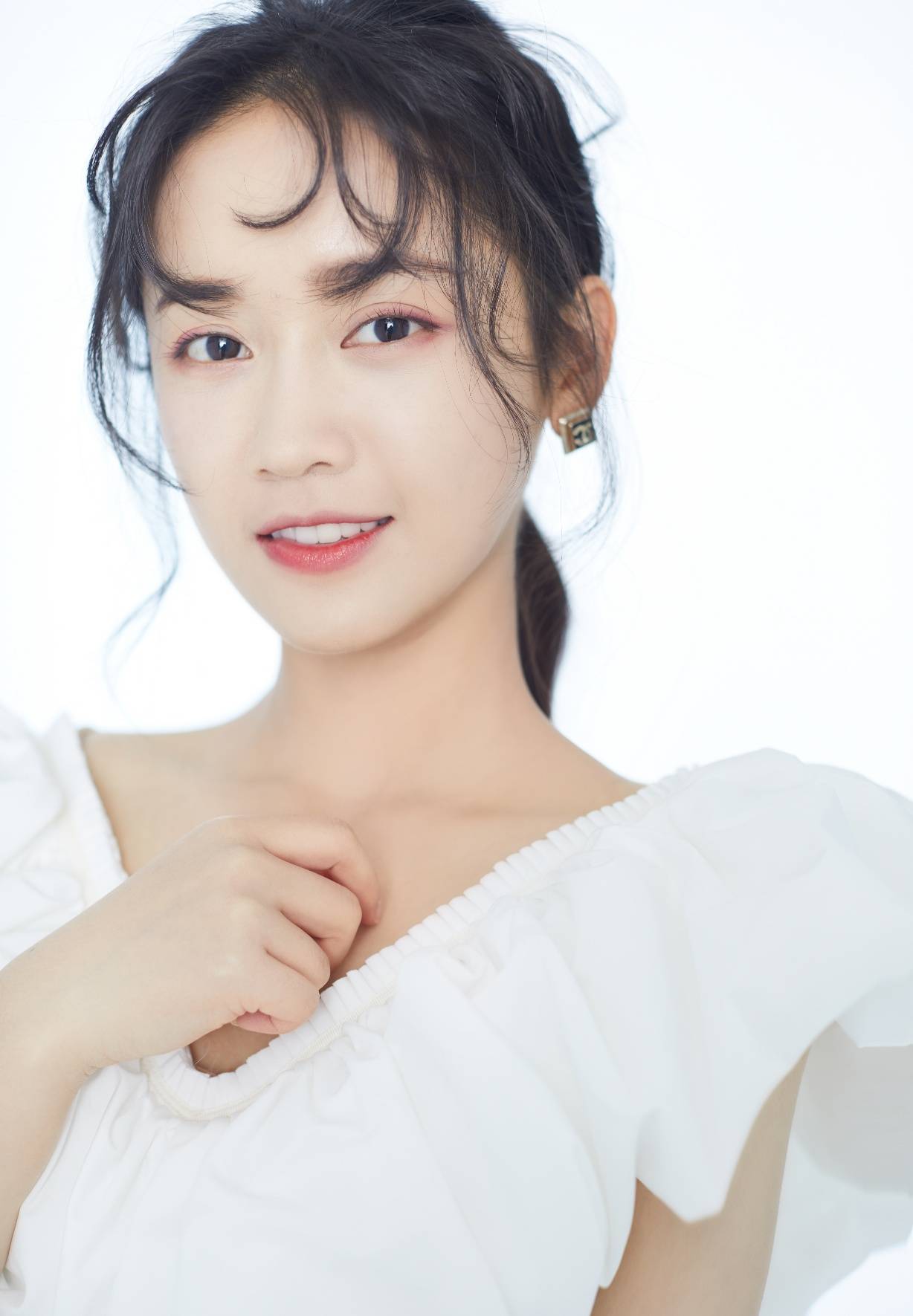 郑湫泓元气夏日写真上线新剧玉楼春热播姚滴珠三观获赞