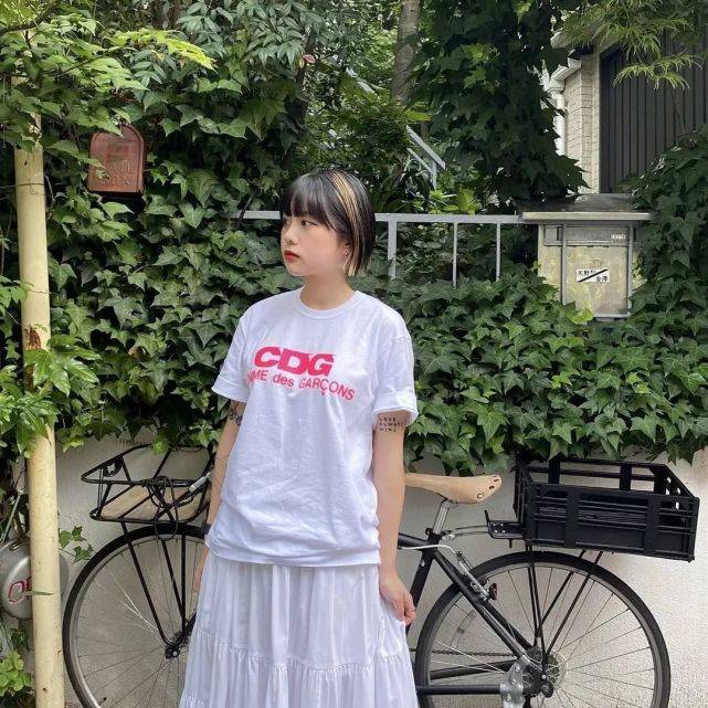 官网|预警！川久保玲CDG＂平价支线＂霓虹Logo T恤曝光，明天限量发售！