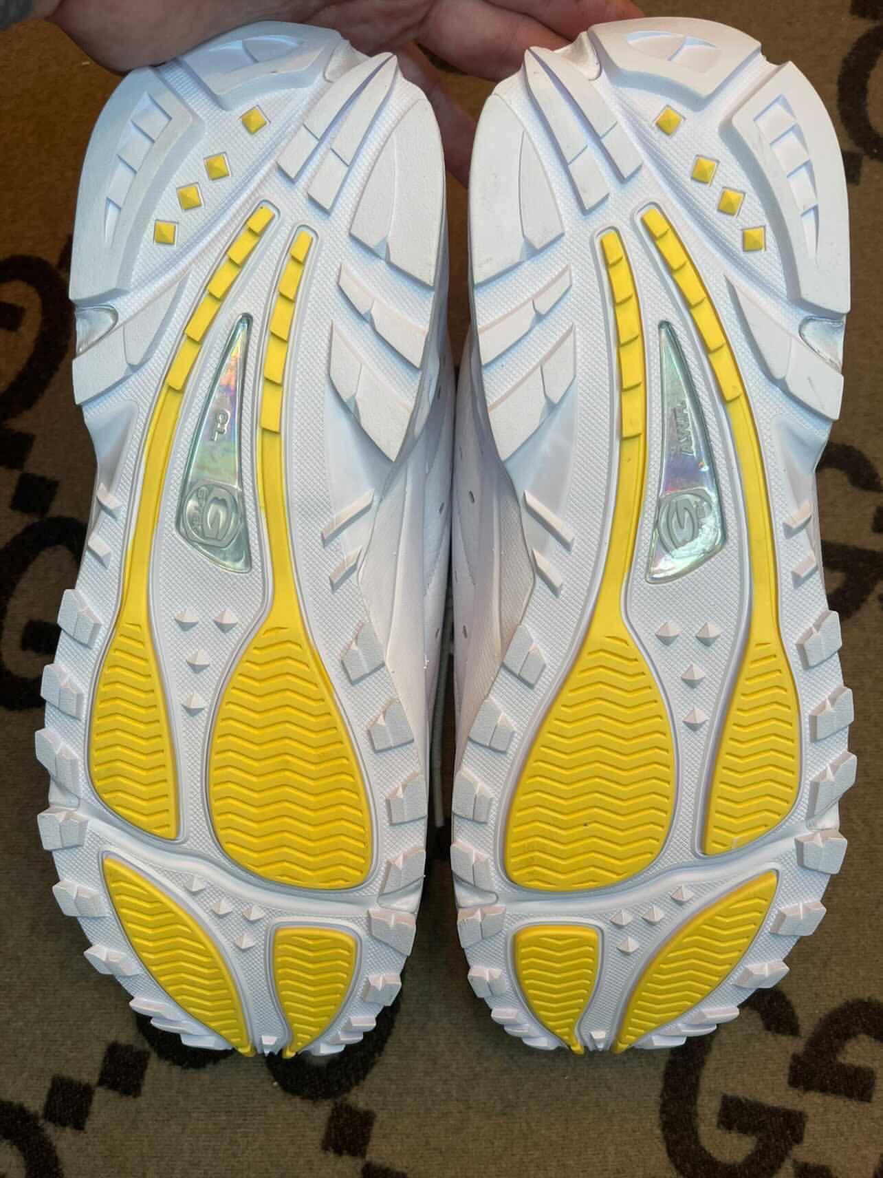 消息资讯|Drake x Nike 神秘新鞋终于曝光！复古小白鞋你喜欢吗？