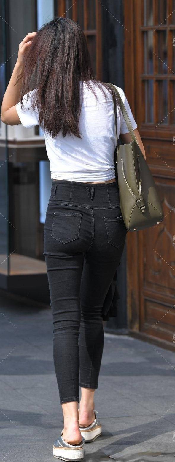 黑色|黄筒顶宽领公主袖衫配黑色高腰打底裤穿起来很干净