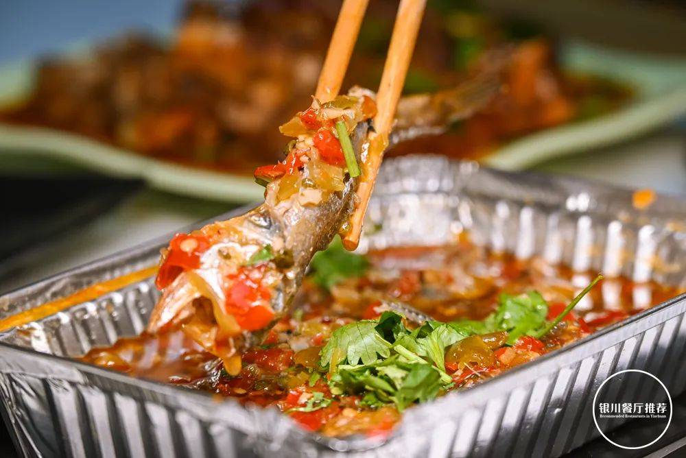 还有锡纸烤的小黄鱼,一般都是烤小黄鱼,这个锡纸的做法,莫名细嫩和