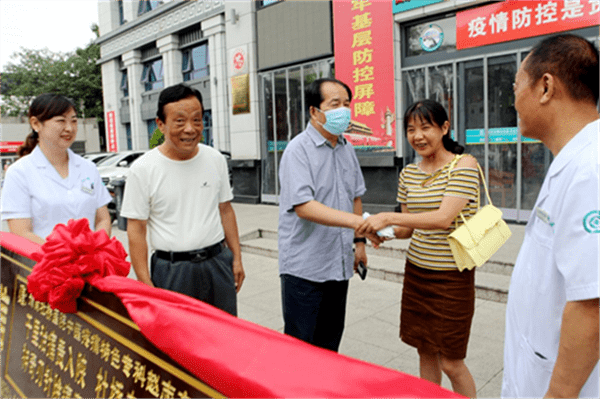 匾牌|贵州鼻咽癌患者为渭南杜桥医院赵志文主任送匾牌