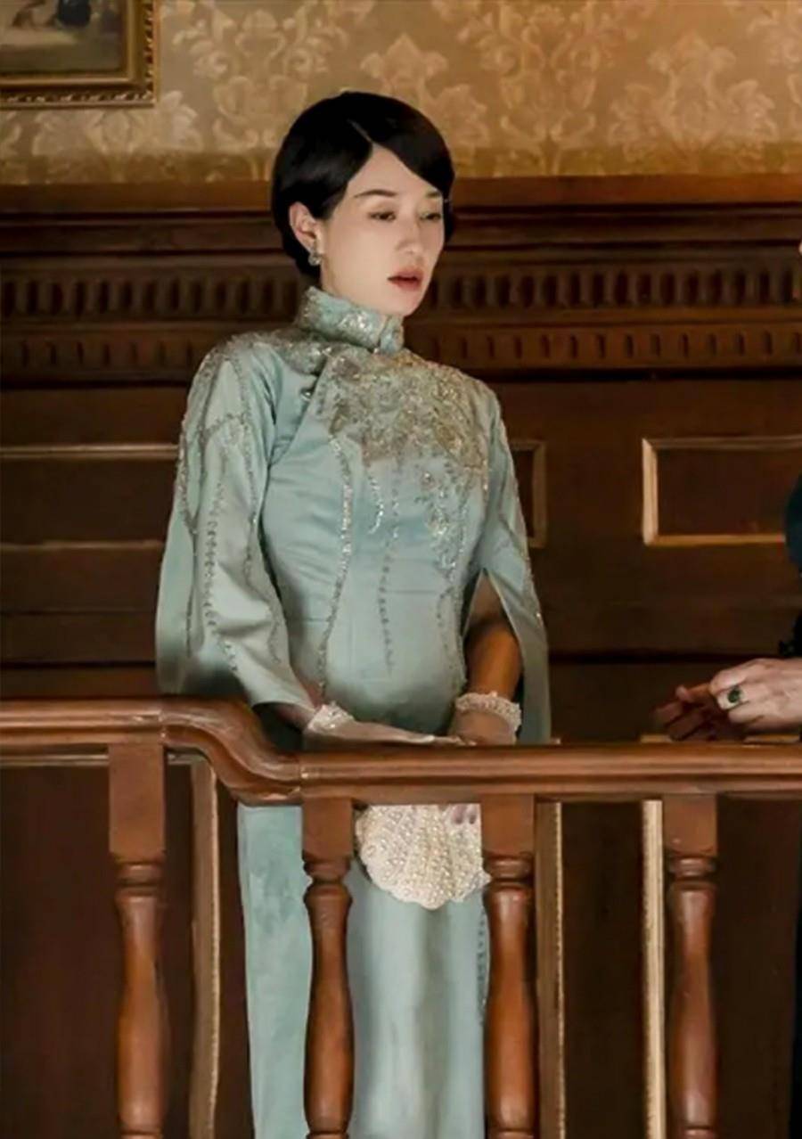 马伊琍|马伊琍造型突破！穿网纱旗袍优雅浪漫显曲线，奔五身材女人味十足