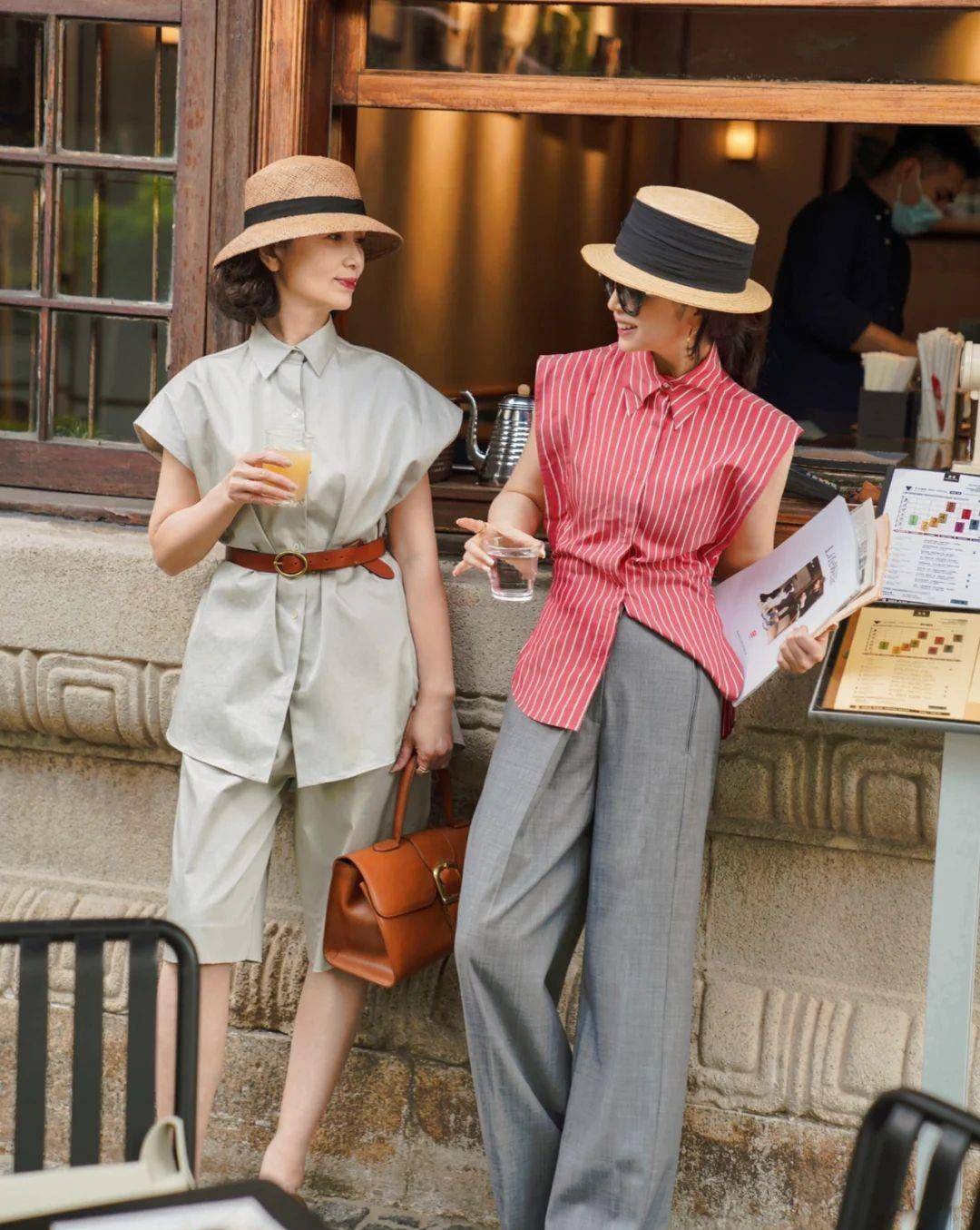 白色|五六十岁的女人，可以多穿这3个“亮丽色”，优雅减龄还衬肤色