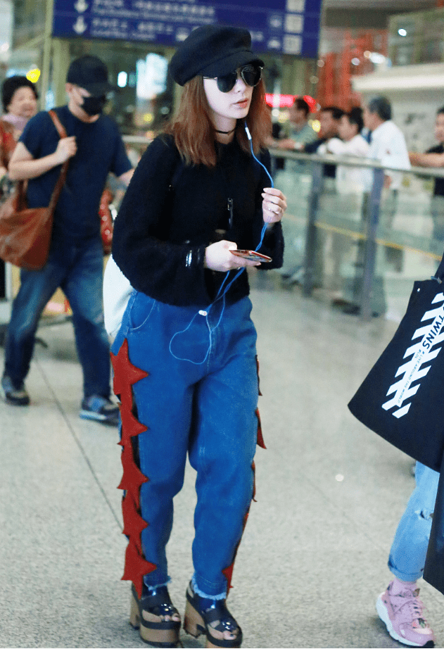厚底|阿娇的脸太美了，可惜身高才160cm，穿长裤配厚底鞋也不咋高