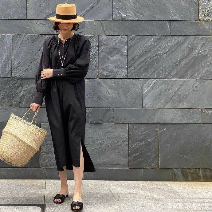 洛薇|凭着一身极简“黑白配”穿搭，52岁的她，为什么赢得体面优雅？