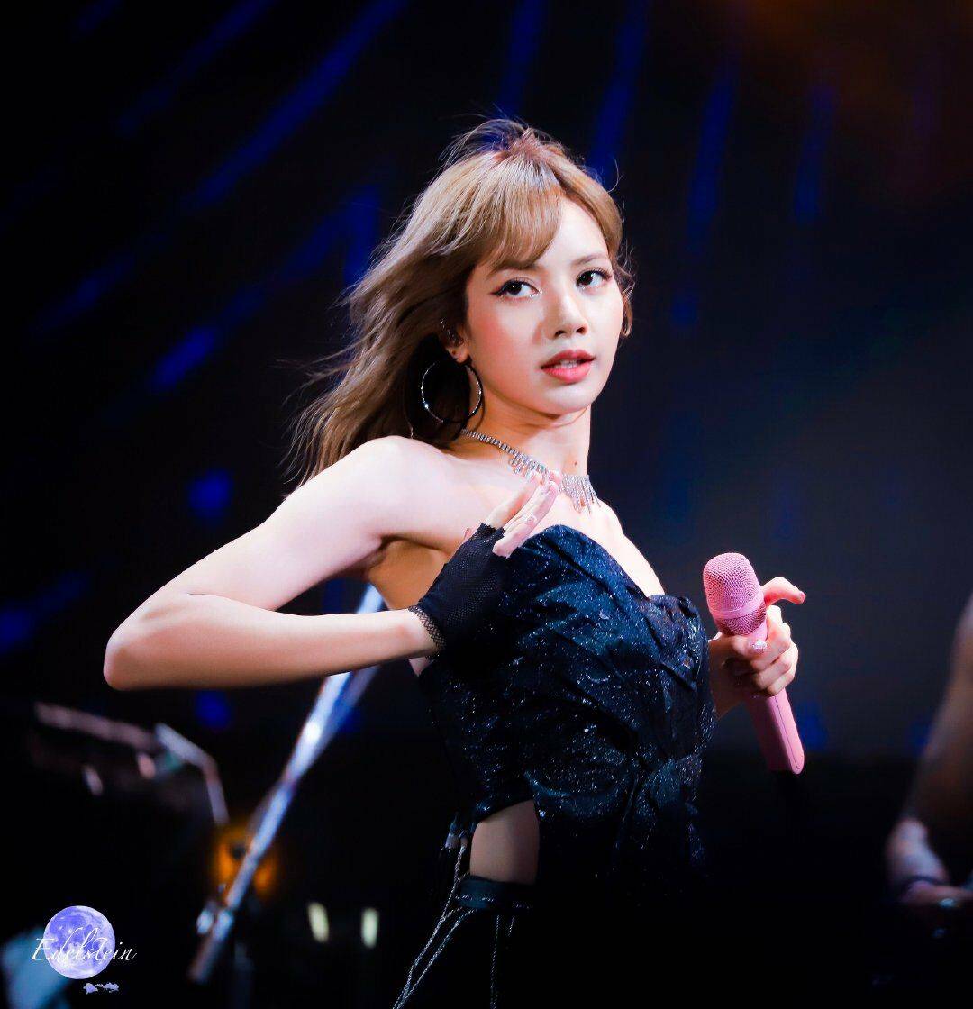 自律|有一种舞姿叫Lisa,长相甜美身材更是妩媚,不愧是人间芭比