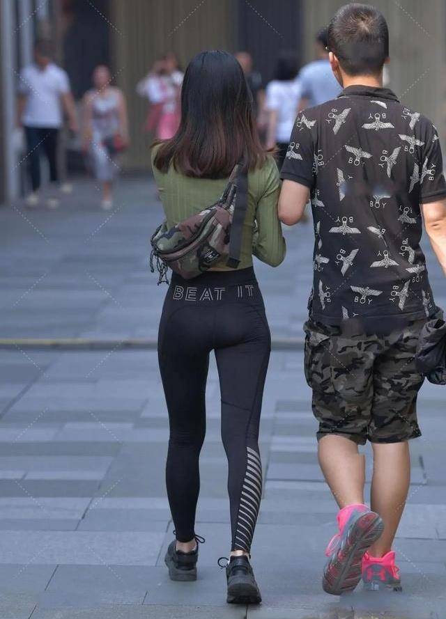 脚踝|时尚靓丽的打底裤展现出优雅的气质，舒适的个性，优雅的仪态