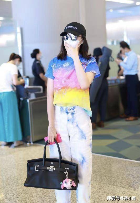 国际|论气质我只服宋佳，穿搭好像不用花心思，随意套上就是美出国际范