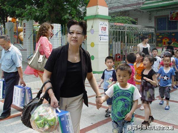 睡眠|幼儿园新小班开学在即，入园焦虑可不只是哭闹哟！新手爸妈别紧张