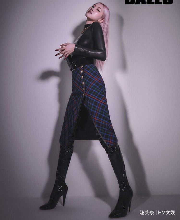 朴彩英|BLACKPINK的朴彩英多次穿着高筒靴展示她修长的双腿 让人羡慕不已