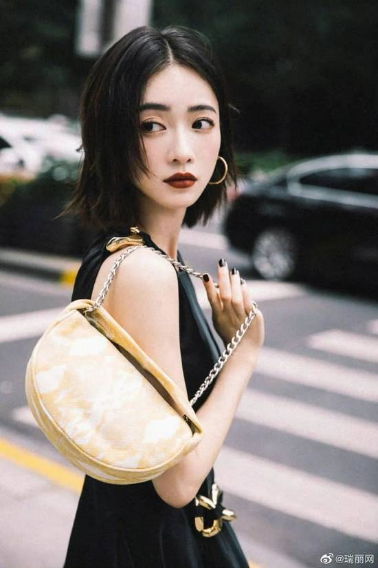 发型|迪丽热巴欧阳娜娜的短发 容易打理还显脸小