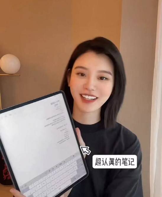 何猷君|奚梦瑶短发出镜，自曝怀二胎孕吐强烈去看中医，被猜测怀的是女孩！