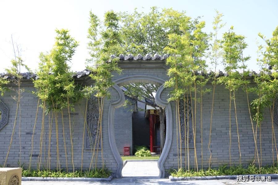 一方庭院把生活过成诗中式别墅园林洞门宝瓶门寓意平平安安