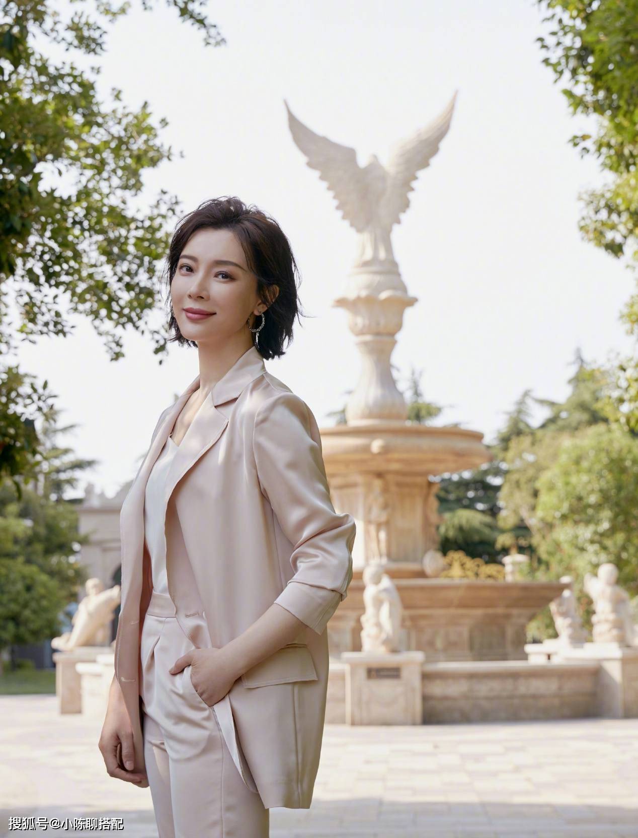 全身|“优雅女王”陈数演绎精致女人，无惧老去依旧年轻！值得一学