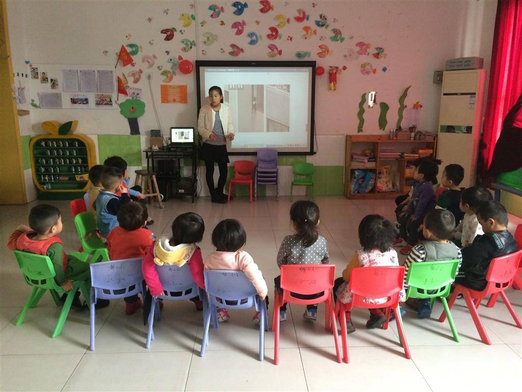 坏人|4岁女孩哭个不停，说被“面具”老爷爷欺负，裤子上还有血迹。