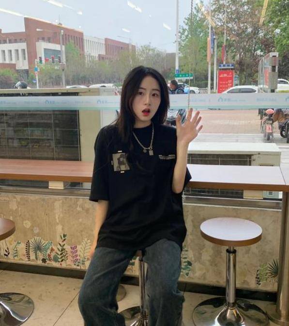 下巴|方脸适合什么发型？方脸女孩变美手册，发型妆容都能够修饰