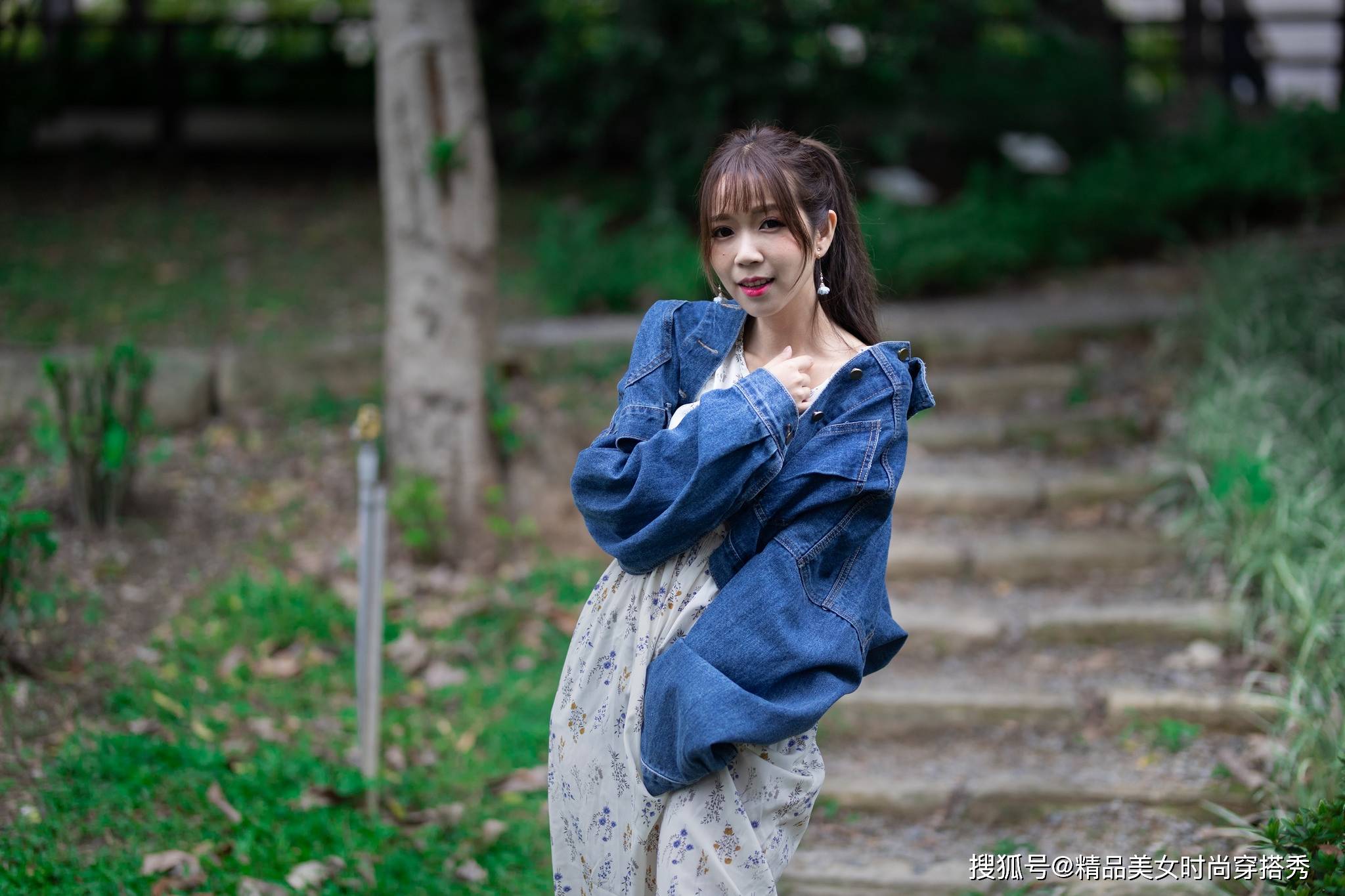 季节|清凉舒适的碎花连衣裙简约时尚，打造出优雅造型，尽显女性魅力