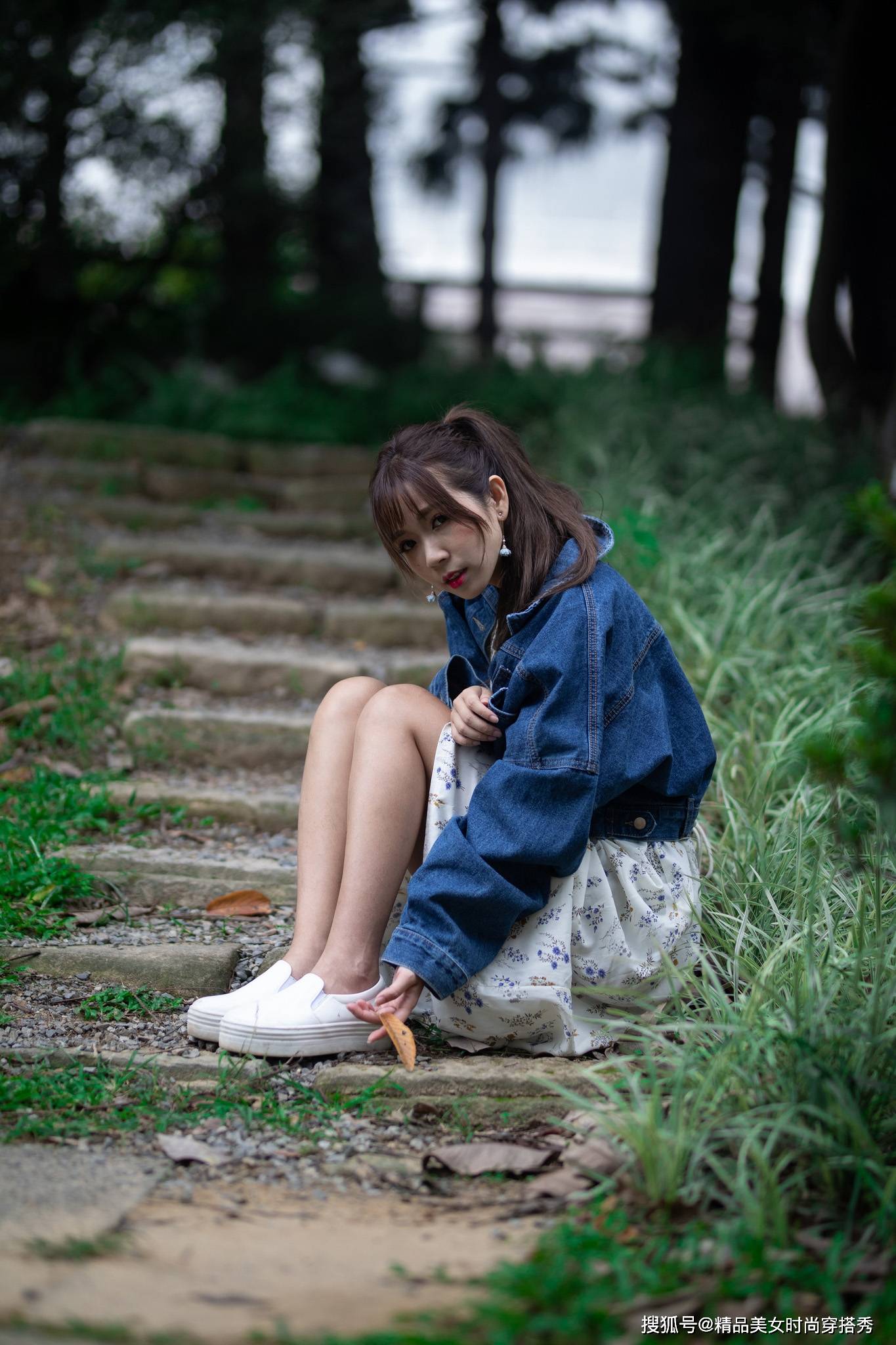 季节|清凉舒适的碎花连衣裙简约时尚，打造出优雅造型，尽显女性魅力