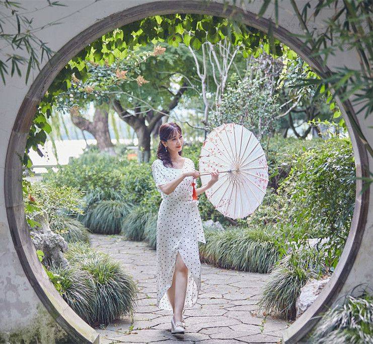 感觉|赵雅芝是没打针，但她过度美颜也不真实，总穿裙子装阿姨不假吗？