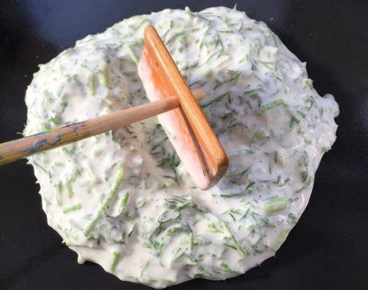 食欲|早餐鸡蛋饼加上这一味料,清香味美口感独特,有促进食欲之功效