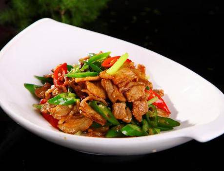 做法|农家小炒肉，青椒要焯水吗？多数人做错了，难怪不鲜香不好吃