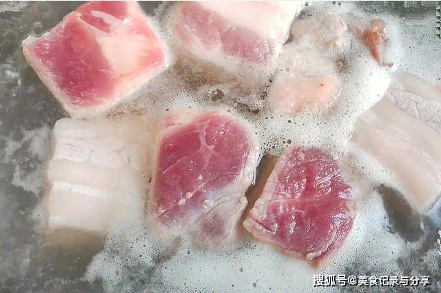 美食|五花肉别再做红烧了,教你个新吃法,五花肉肥而不腻,入口即化