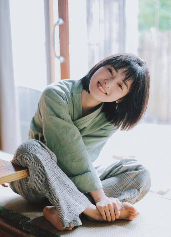 感觉|沈月的日系穿搭，少女感十足，娇小个子女生看过来