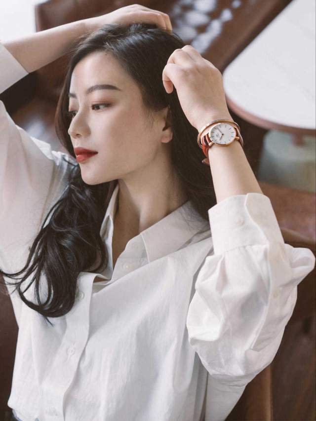 显得|衣服不在多,而是懂得穿,秋天拥有这几款就满足了,气质又美丽