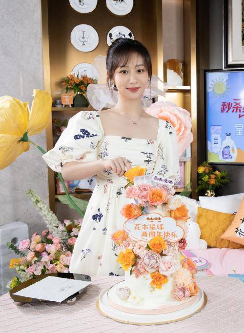 杨紫太|瘦下来的杨紫太好看，穿方领裙打扮似邻家女，提高腰线真显比例