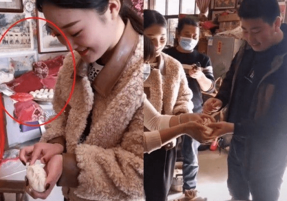 网友|大衣哥儿子为老婆庆生!当众搂抱亲密喂食,女方穿低领裙大秀美背