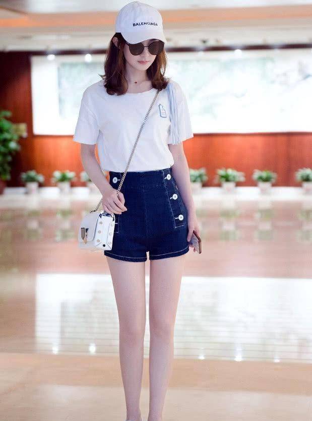 身材|46岁梅婷好会穿 牛仔连体裤穿出少女感“腿龄”最多26