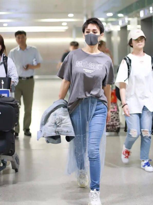 仙女姐姐|刘亦菲轻松美到国外 波点薄纱裙配牛仔裤 升级版“仙女姐姐”