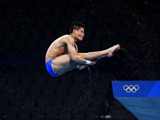 中国跳水两位猛男！曹缘/杨健携手晋级，决赛有望包揽两枚奖牌_比赛