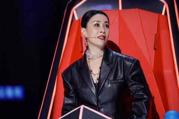 时代|《好声音》李克勤鼓励女学员，回忆年轻时代，那英赞赏男选手-他太像梁博