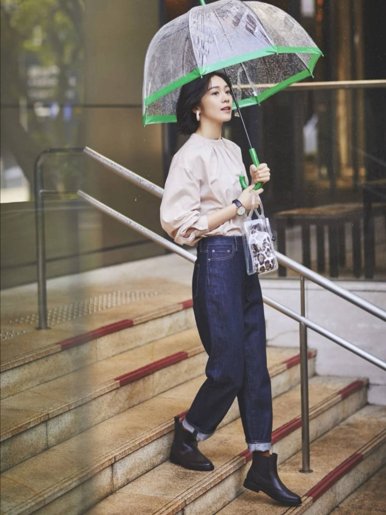显得|这身搭配，夏季时髦女孩必备！舒适得体，即便下雨天也不尴尬