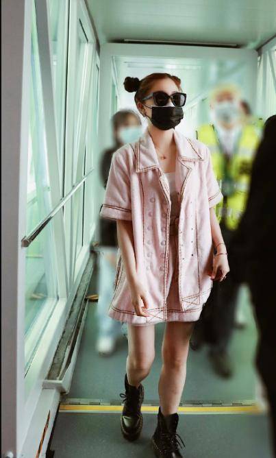 鞋子|富婆虞书欣的宝藏衣品,一个造型都是几万起步,我只买得起这红裙