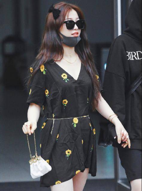 鞋子|富婆虞书欣的宝藏衣品，一个造型都是几万起步，我只买得起这红裙