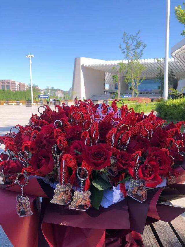 卫视|肖战粉丝“壮举”出圈！权威官方公布肖战“新行程”，用意太暖心！