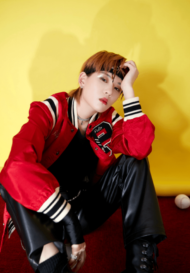 套头衫|陆柯燃路透照流出，黑色休闲套装简约帅气，短发造型灵气十足