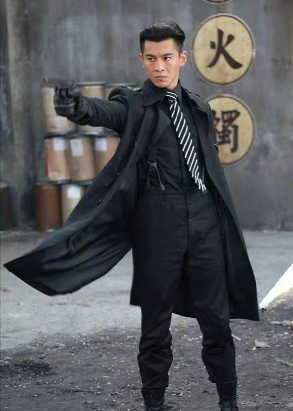 发型|43岁乔振宇18岁旧照同现在差别不大，男神太自律