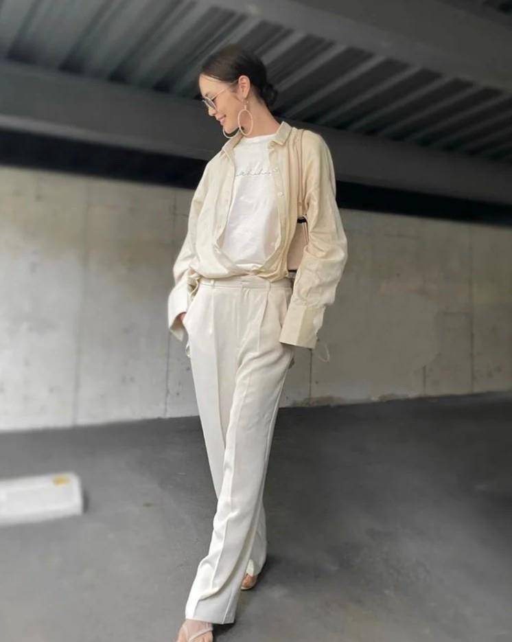 黑色|日本中年主妇的经典“黑白穿搭”,不老气不沉闷,简约大方还高级